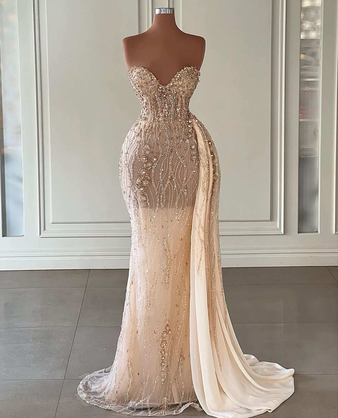 Graceful Strapless Prom Dresses Mermaid Sleeveless Crystal Evening Gowns Sequined Lace Side Train Customized Formal Party Dress