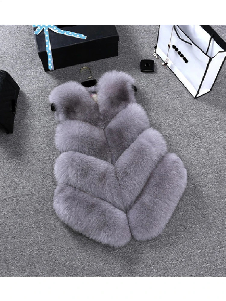 ZADORIN Faux Fox Fur Vest Women Furry Short Faux Fur Vests Coat Fur Gilet Fourrure Autumn Winter Overcoat 241105