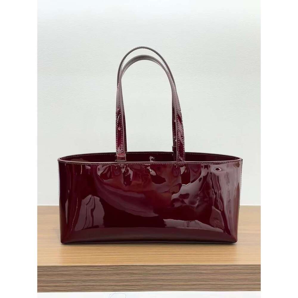 2024 Korean Retro Patent Leather Wine Red Armpit Minimalist Design Handbag Large Capacity Commuting Casual Versatile Bag