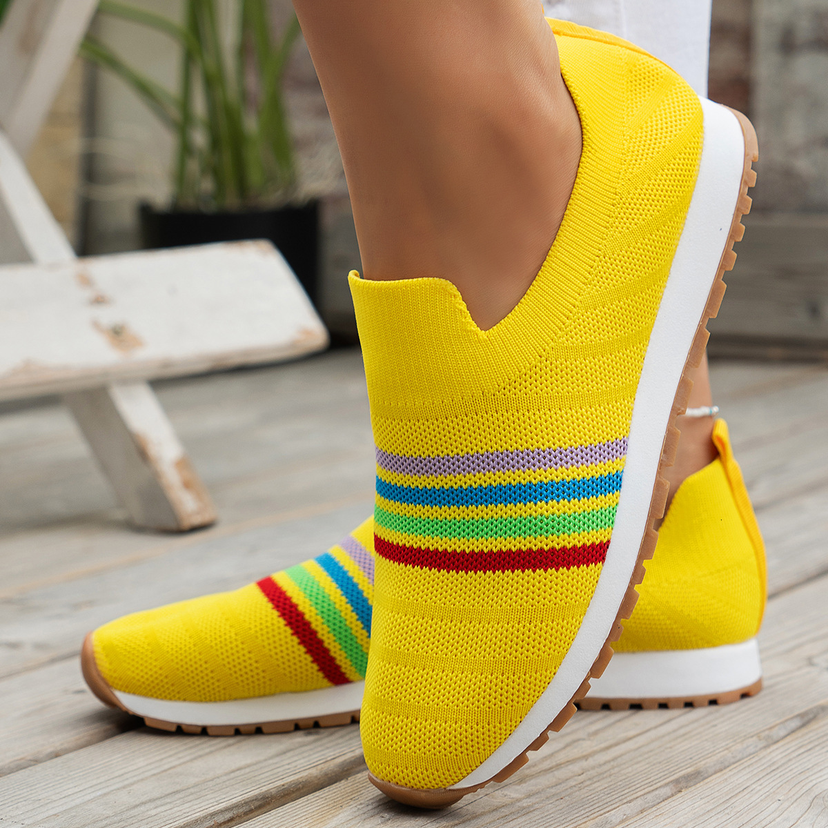 2024 Autumn New Large Flyknit Single Shoes Breathable One Step Stepping Women's Casual Knitted Mother Shoes