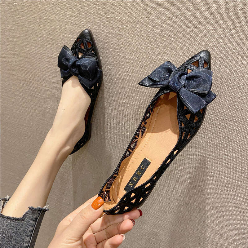 Korean Version Hollowed Out Single Shoe For Women 2023 New Large Soft Sole Grandma Pointed Shallow Mouth Flat Bottom Bean Shoes Cool