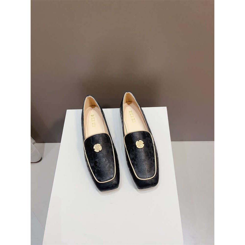 Square Headed Comfortable Flat Bottomed Loafers For Women, Korean Version Autumn New Chinese Style Shallow Mouth Camellia Women's Single Shoes