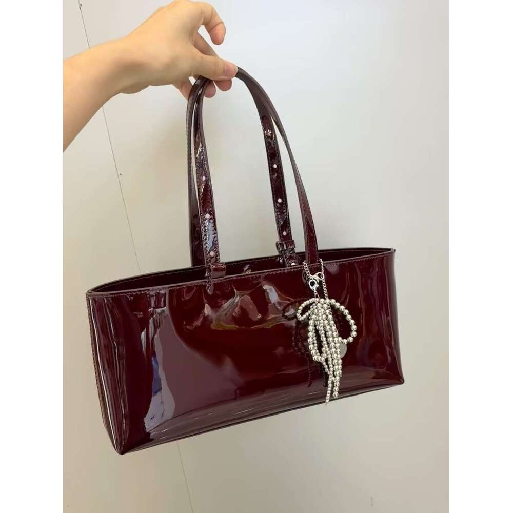 2024 Korean Retro Patent Leather Wine Red Armpit Minimalist Design Handbag Large Capacity Commuting Casual Versatile Bag