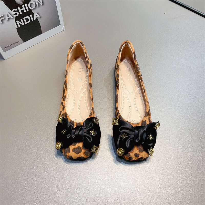 Leopard Print Single Women's Korean Version Fashion New Item Rivet Bow Versatile Shallow Mouth Comfortable Soft Sole Square Toe Flat Bottomed Sco