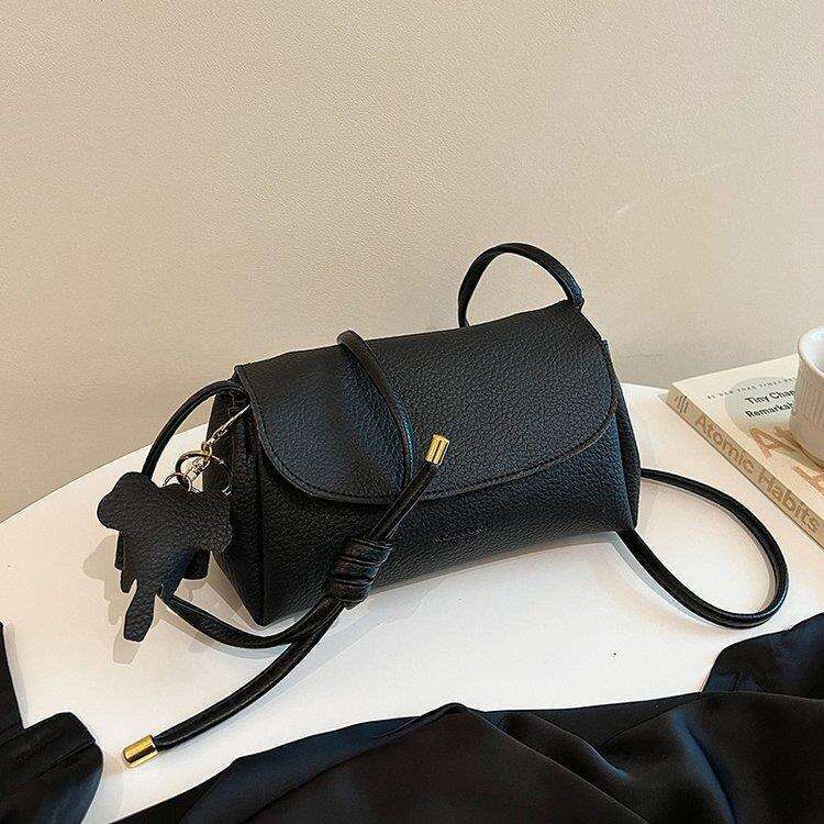 2024 New Popular Women's Solid Color Crossbody Minimalist and Unique Soft Face Leisure Fashion Versatile Trendy Small Bag