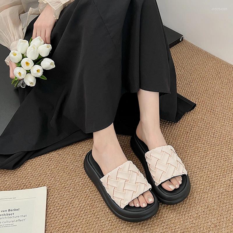 Slippers Women's Luxury Shoes Soft Large Outer Wear Head Thick Sole Summer 2026 Women
