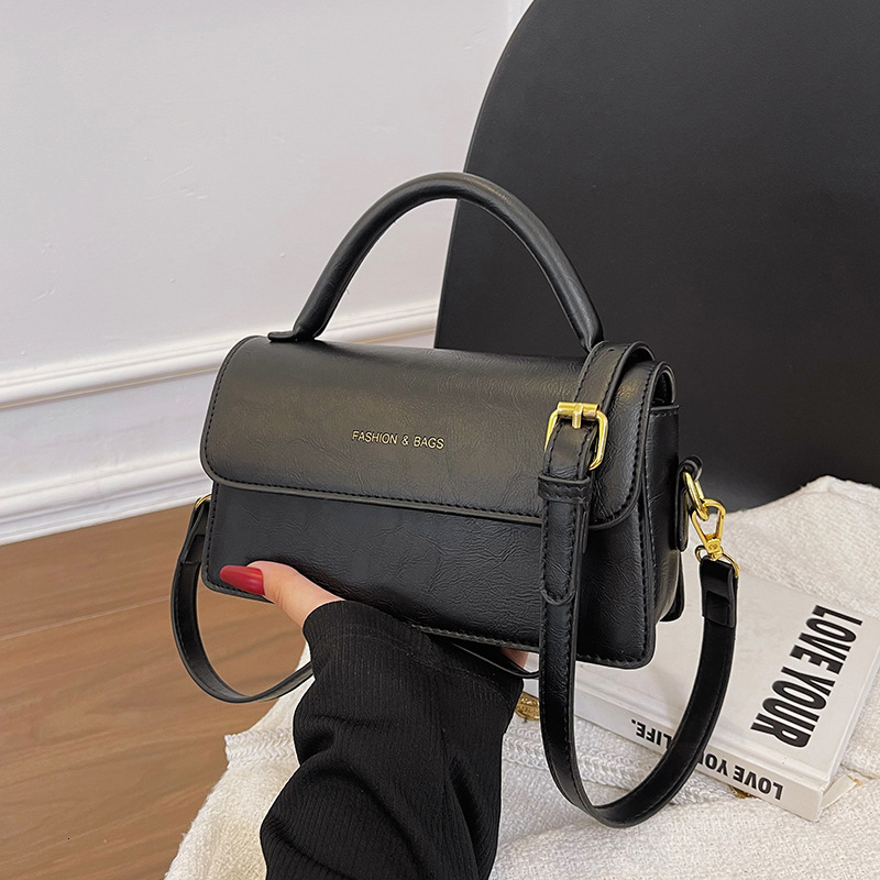 New designer's popular women's bag, niche high-end Western style new fashionable commuting single shoulder diagonal cross stick bag
