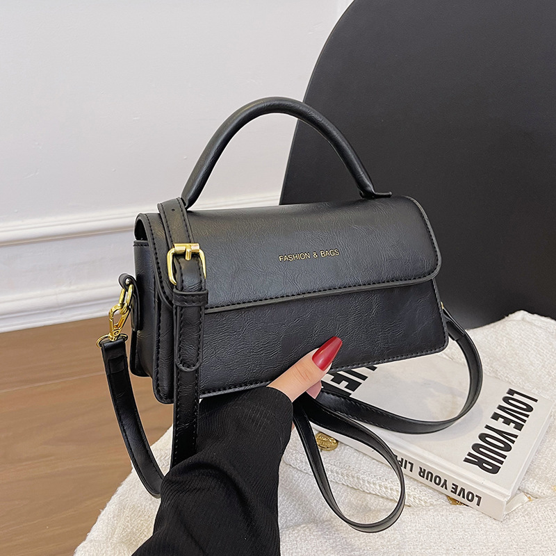 New designer's popular women's bag, niche high-end Western style new fashionable commuting single shoulder diagonal cross stick bag