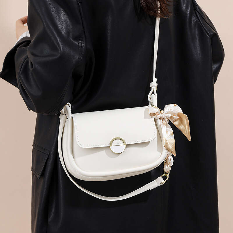 Underarm with niche texture for women's summer 2024 new trendy fashion chain small square bag, versatile Instagram crossbody bag