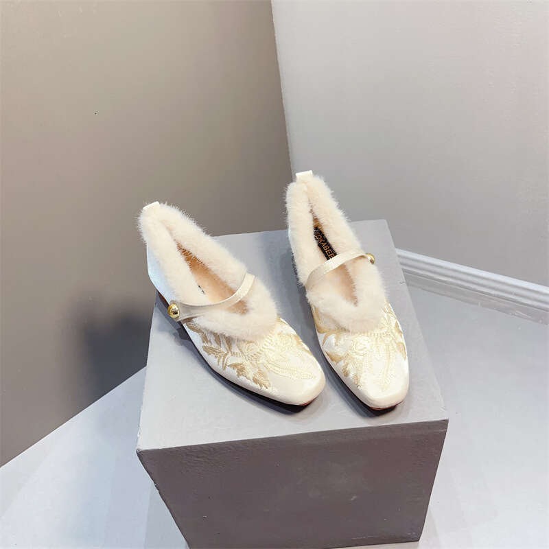New Chinese Style Square Toe With Plush Coarse Single Order Korean Version Soft Soled Cheongsam Embroidered Low Heeled Hairy Women's Shoes