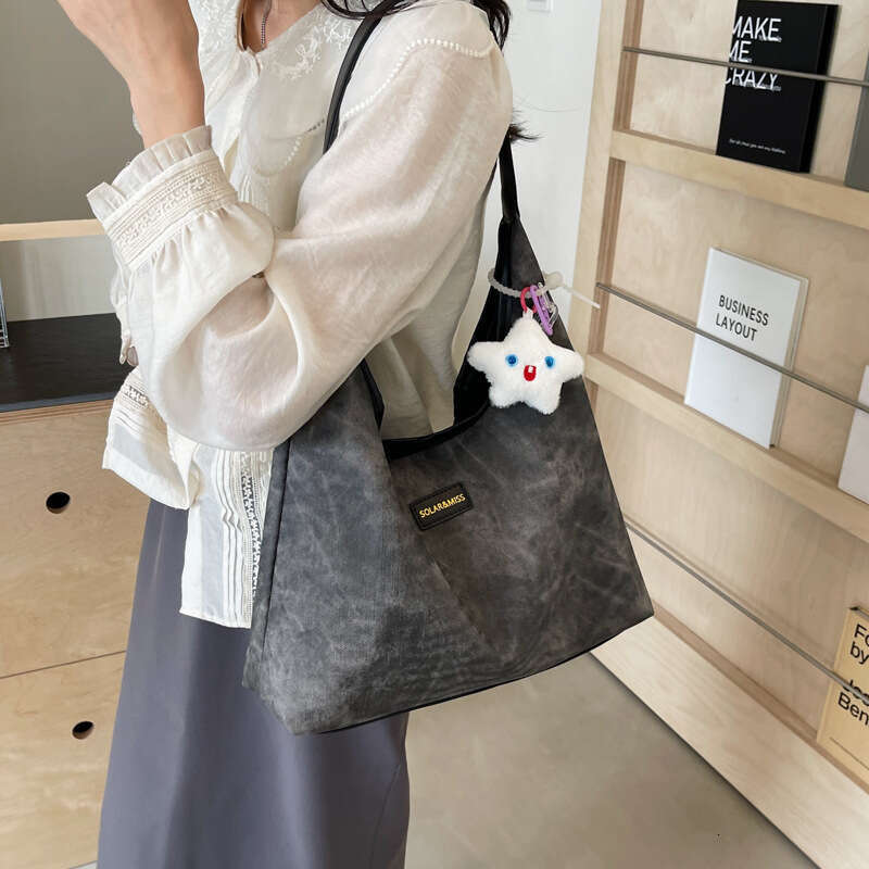 Fashion tote for women 2024 new large capacity commuting summer versatile shoulder bag, college student class bag