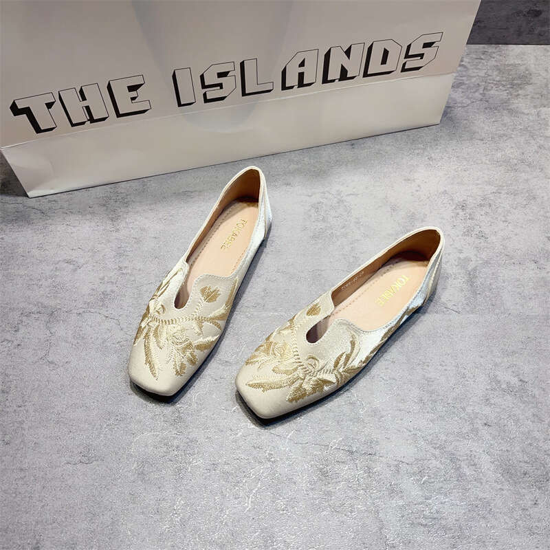 Hand Embroidered New Women's For Summer, Fashionable And Versatile, Square Toe, Chinese Style Hanfu, Flat Bottomed Single Shoes