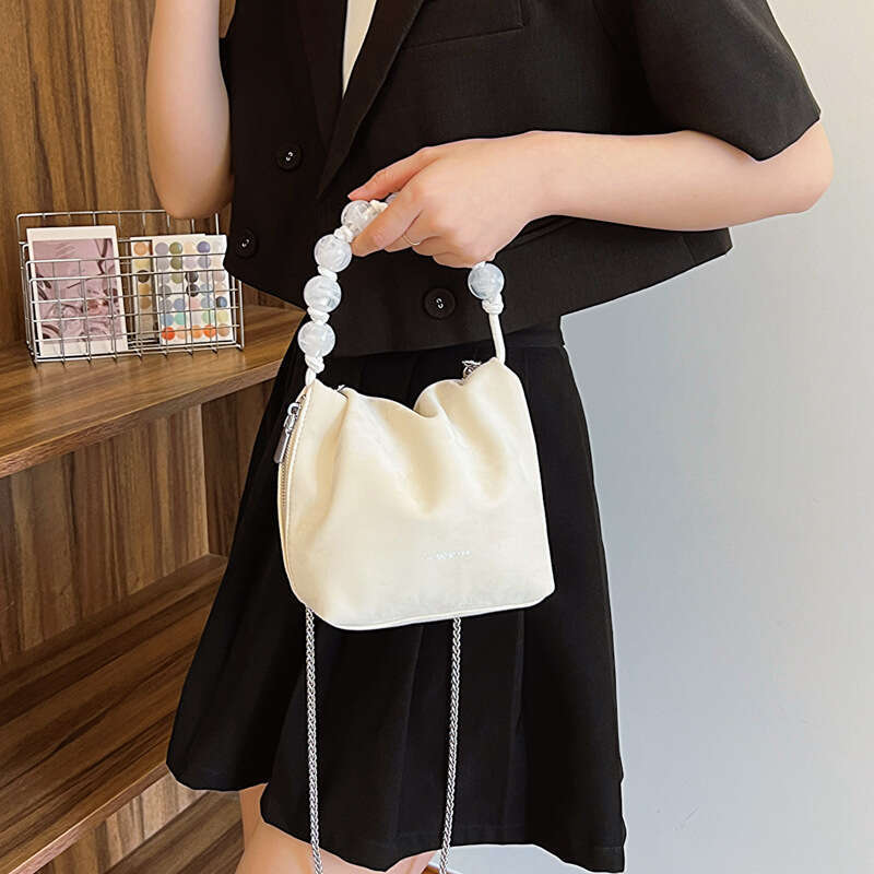 Pearl Handheld Chinese Style for Women's 2024 New Fashion Folded Cloud Versatile Chain Crossbody Bag