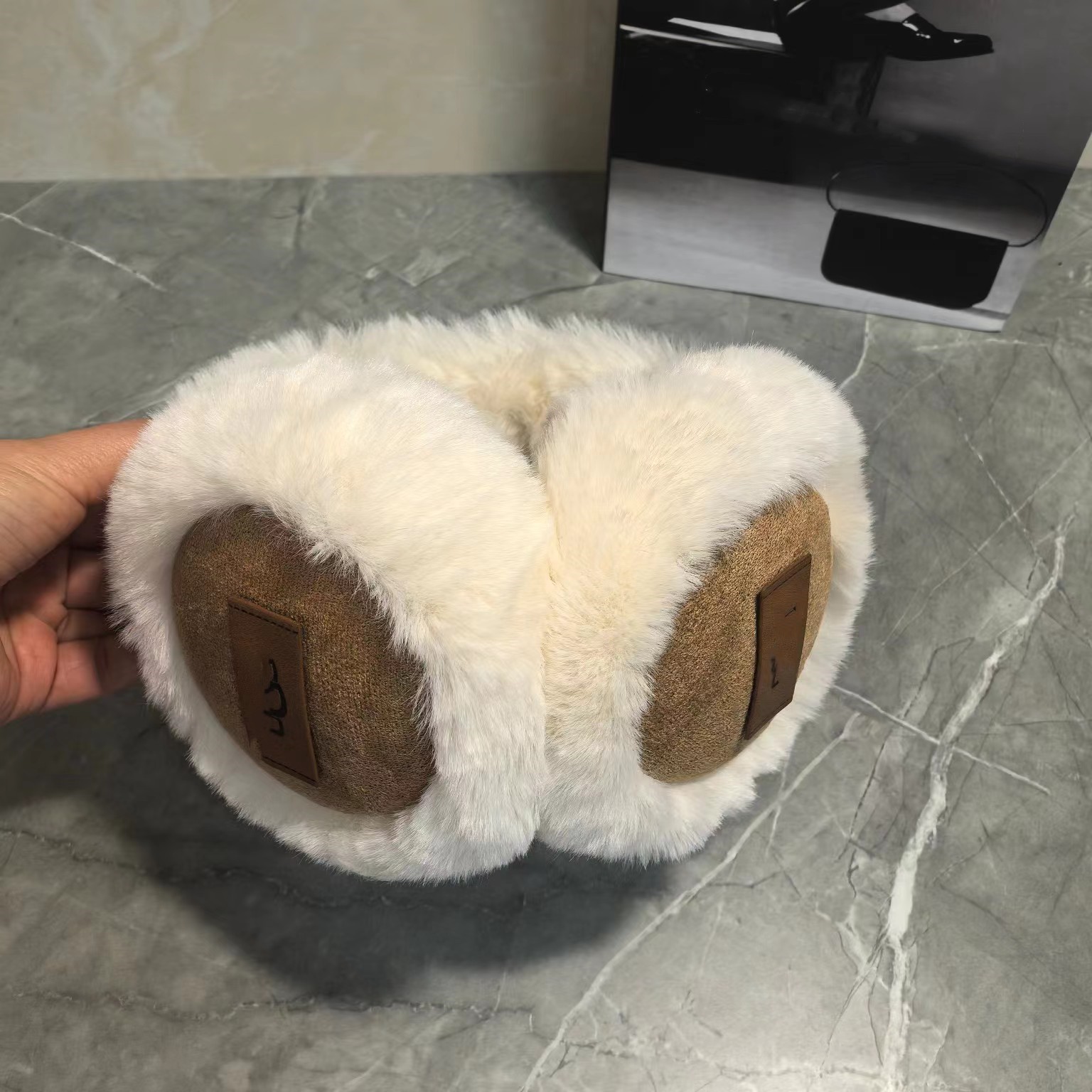 Brown plush earmuffs for warmth, antifreeze, cycling, ear tips, ear wraps, and ear covers