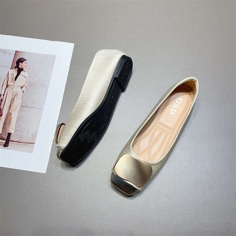 Square Toe Flat Sole Single For Grandmother, Korean Version Spring And Autumn New Women's With Skirts, Scoop Shoes, Soft Soled Bean Shoes