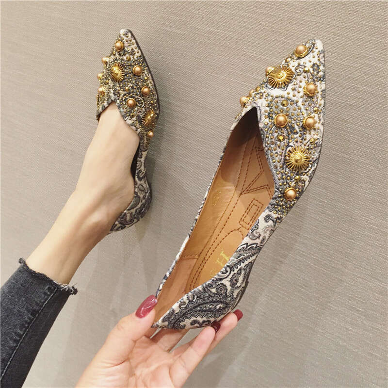 2023 New Versatile Pointed Shallow Mouth Comfortable Flat Bottom With Increased Height Single For Women Fashion Water Diamond Metal Ladies Shoes