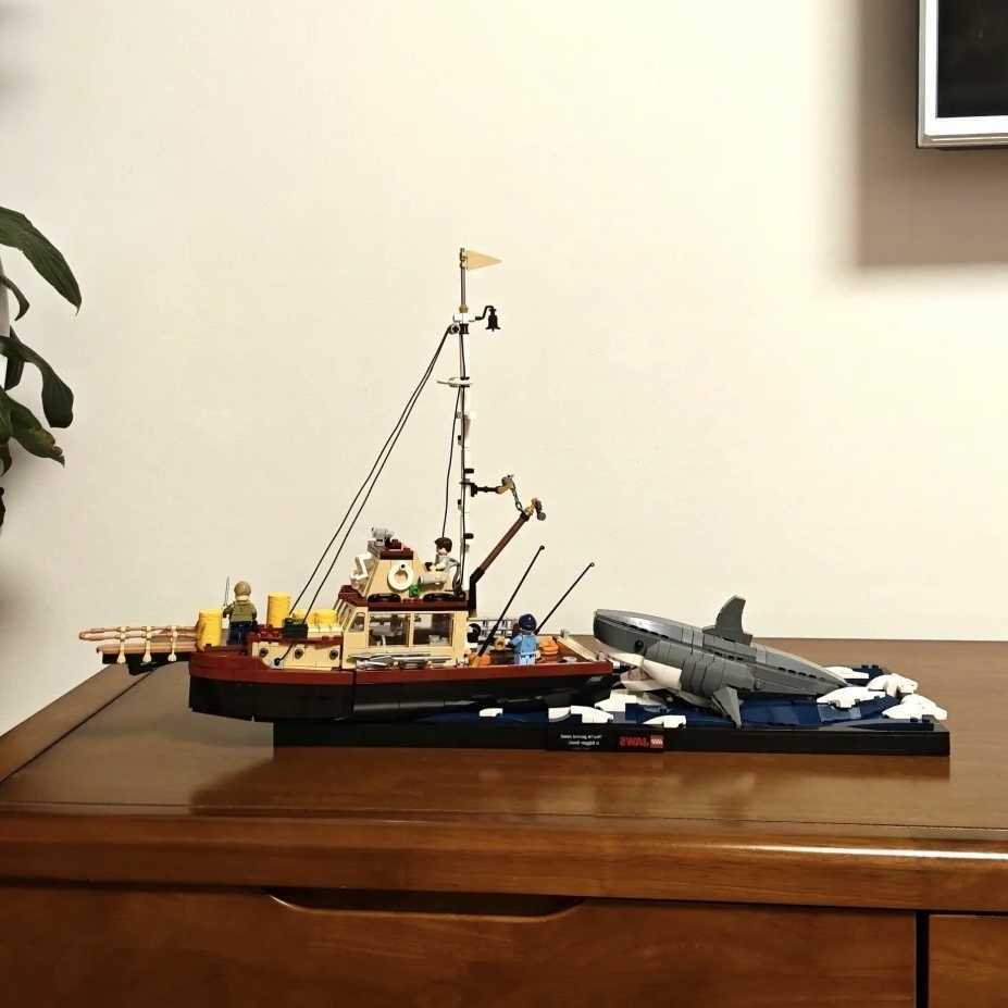 Free shipping New Jaws ama Boat Shark Pirate Ship Building Blocks Compatible ed Fishing Boaf Model Bricks Toys Birthday Gift For Kid