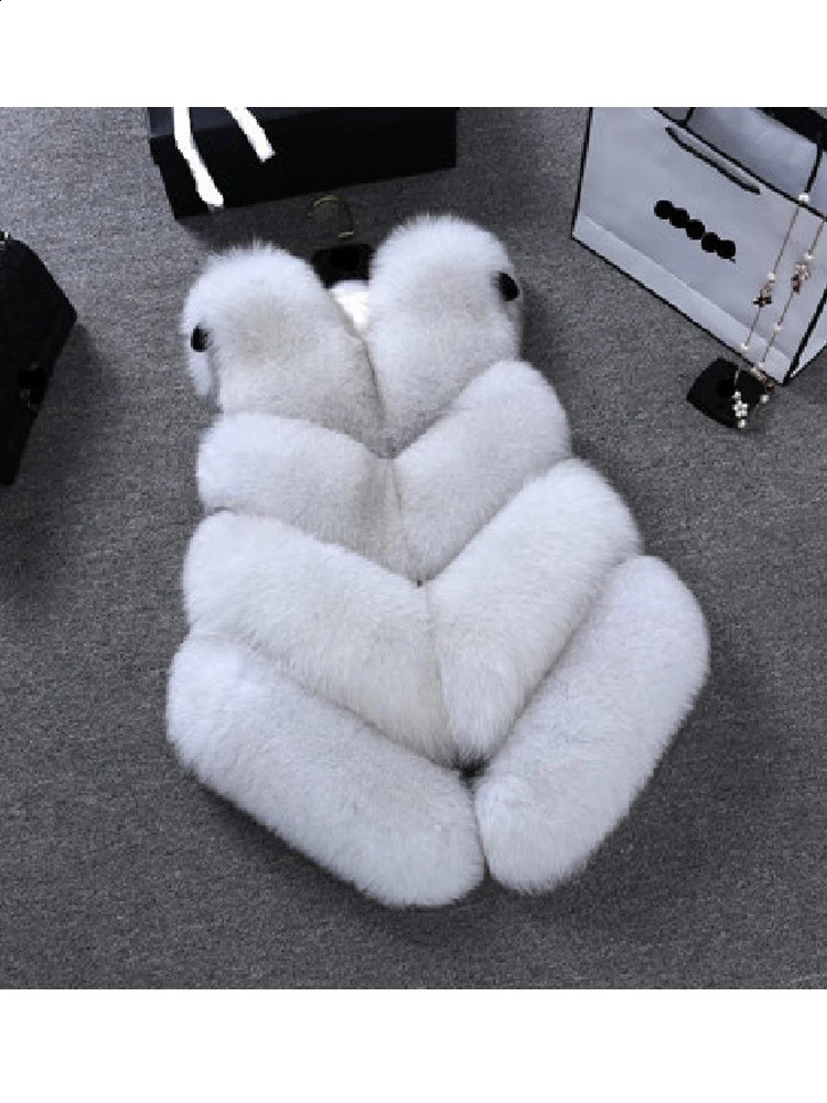 ZADORIN Faux Fox Fur Vest Women Furry Short Faux Fur Vests Coat Fur Gilet Fourrure Autumn Winter Overcoat 241105