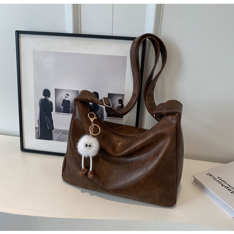 2025NEW New designer high capacity end women s handbag for winter fashionable fashion single shoulder crossbody bag trend suitable niche commuting