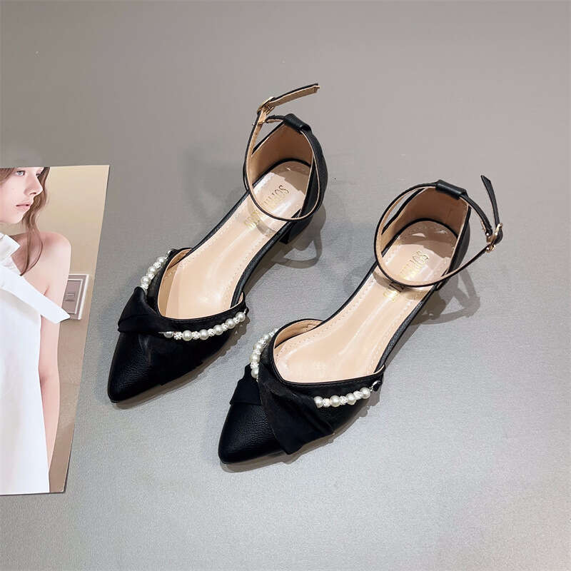 Fashionable One-Piece Buckle Strap Mid Heel Sandals For Women, Korean Version, Summer New Item, Fairy Low Heel, Pointed And Gentle Style, Single Shoe