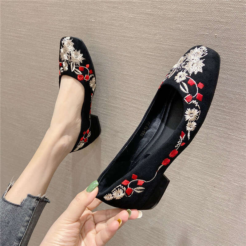 Square Head Shallow Mouth Low Heel Ladies 2023 New Korean Style Embroidered Flower Versatile Soft Sole Single Shoes