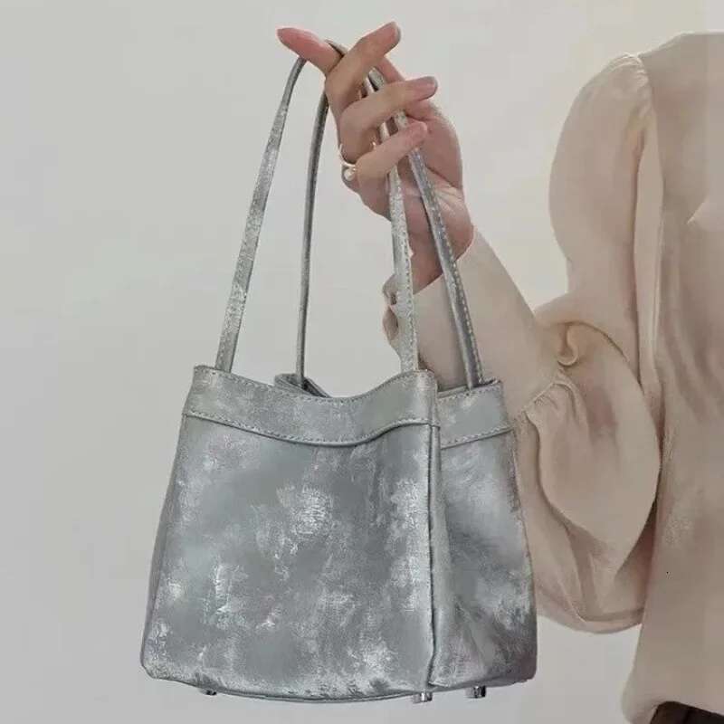 Aesthetic Sier Womens Handbag 2025 New Fashion Chinese Style Bucket Bags Small Advanced Vintage Female Crossbody Bag