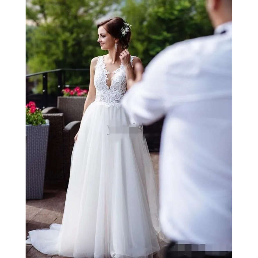 Newest Lace Applique Dresses A E Plunging V Neck Tulle Sleeveless Sweep Train Custom Made Wedding Gown Vestido De Novia