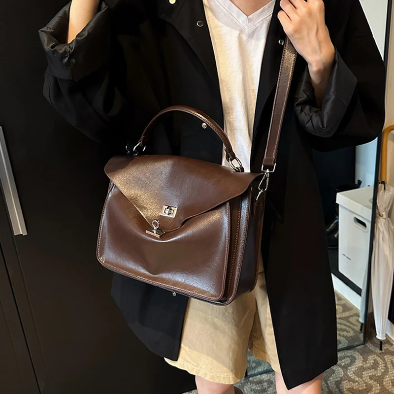 Vintage womens bag with large capacity autumn cross body bag womens shoulder commuting handbag laminated leather handbag 241105