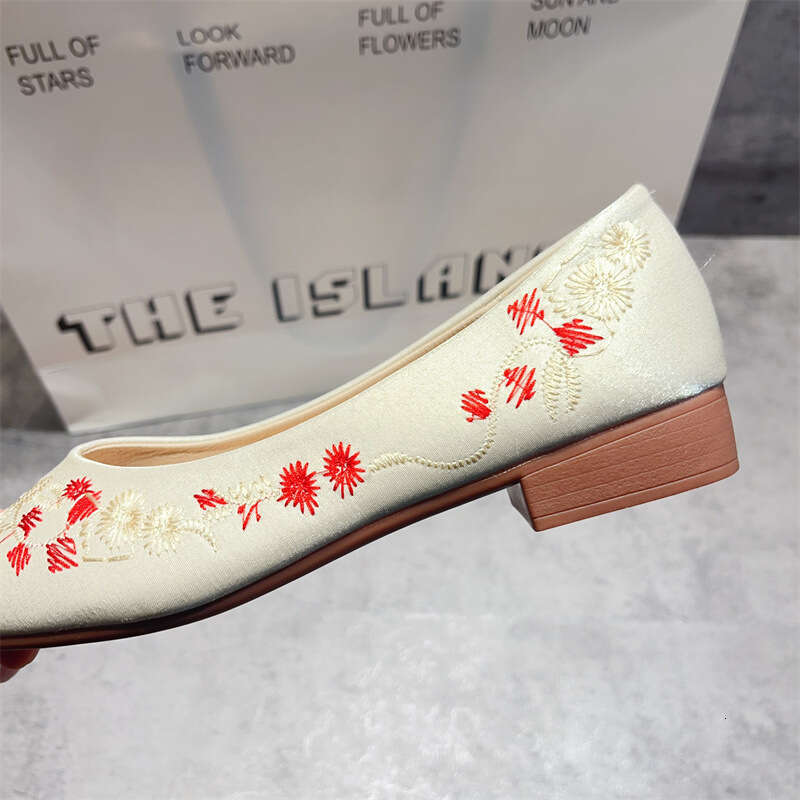New Chinese Women's Korean Version Spring/Summer New Style Temperament Shallow Mouth Single Shoe Soft Sole Flat Heel Embroidered Cheongsam Shoes