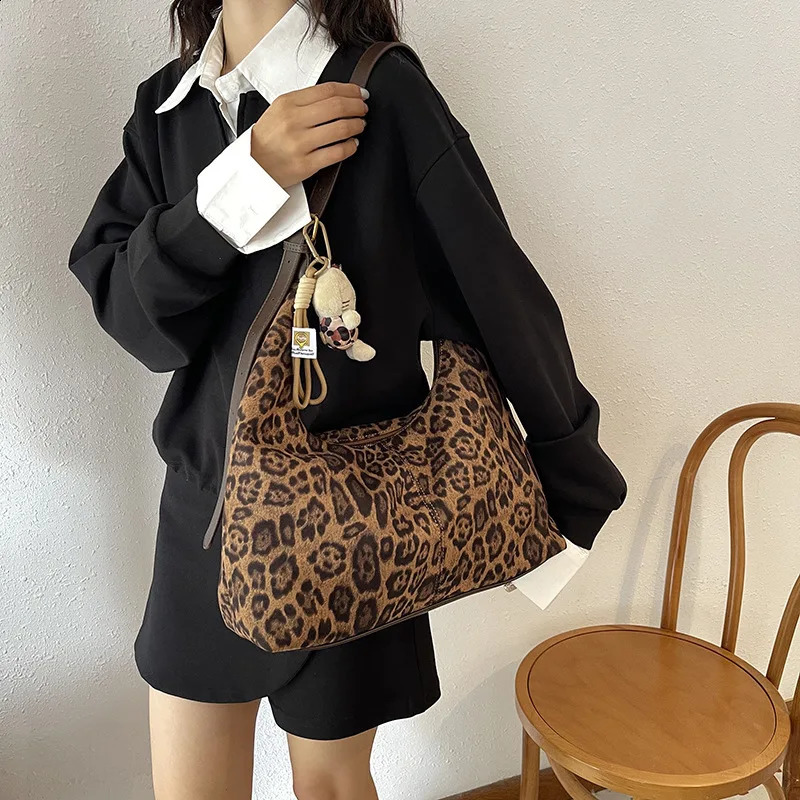 Trendy Large Leopard Hobos Shooter Crossbody Bags for Women Handbag Wallet Retro Womens Messenger Bag 241105