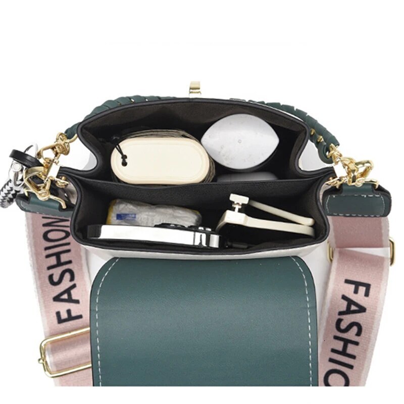 Women's chain leather daily commuting style women's crossbody bag designer handbag