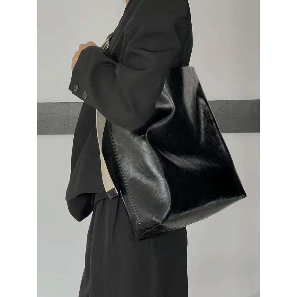 FIRMRANCH Cool Lazy Style Women's Large Capacity Top Coat Oil Wax Cowhide Contrast One Shoulder Tote Oblique Cross Bucket Bag