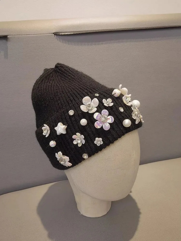 Autumn Winter Women Fashion Knitted Hat Versatile Solid Color Pearl Flower Diamonds High Street Casual Beanies Female 241105