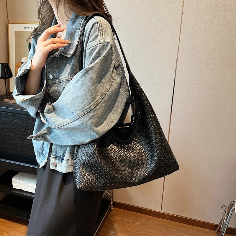 Large Capacity Female Handbag Soft Leather Underarm Bag Women Fashion Solid Color Simple One Shoulder Crossbody Bag Tote 241105