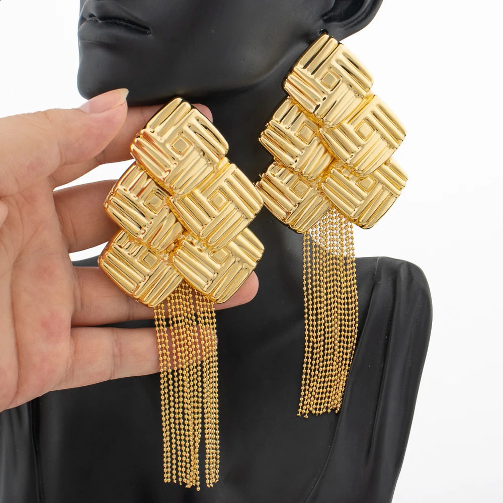 Gold Color Long Tassel Drop Earrings for Women Girls Vintage Glossy Geometric Latest Earrings Daily Wear Fashion Hanging Jewelry 241105