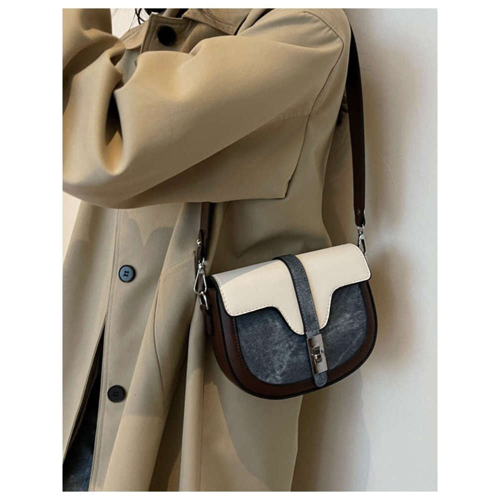 Designer Bag High Quality Women's Shoulder Bag Suede Fashion Versatile Casual Style Crossbody Bag Large Capacity Commuter Simple Saddle Bag Saddl