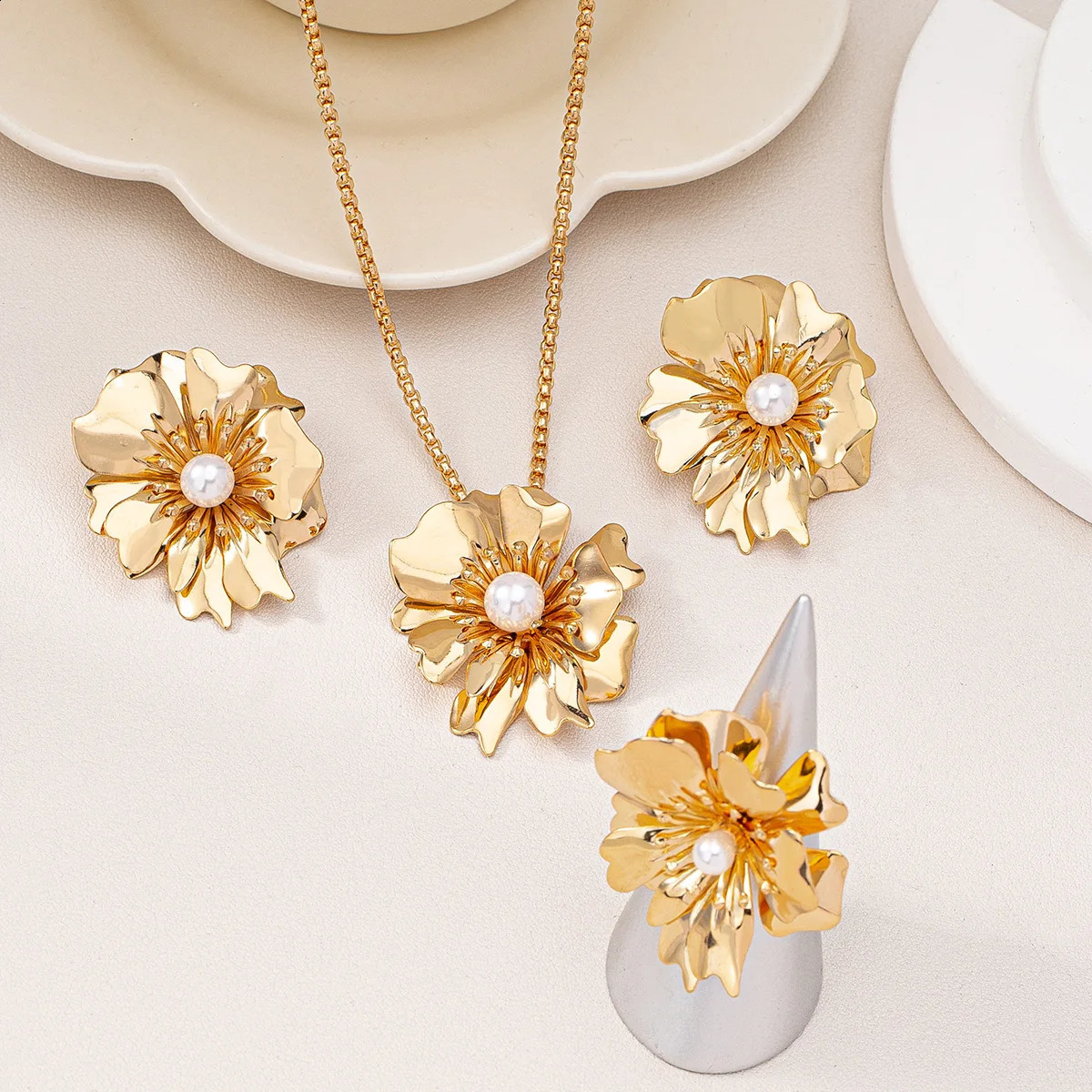 European and American Fashion faux Pearl Necklace Fashion Versatile Accessories Flower Ring Earrings Womens Jewelry Set 241105