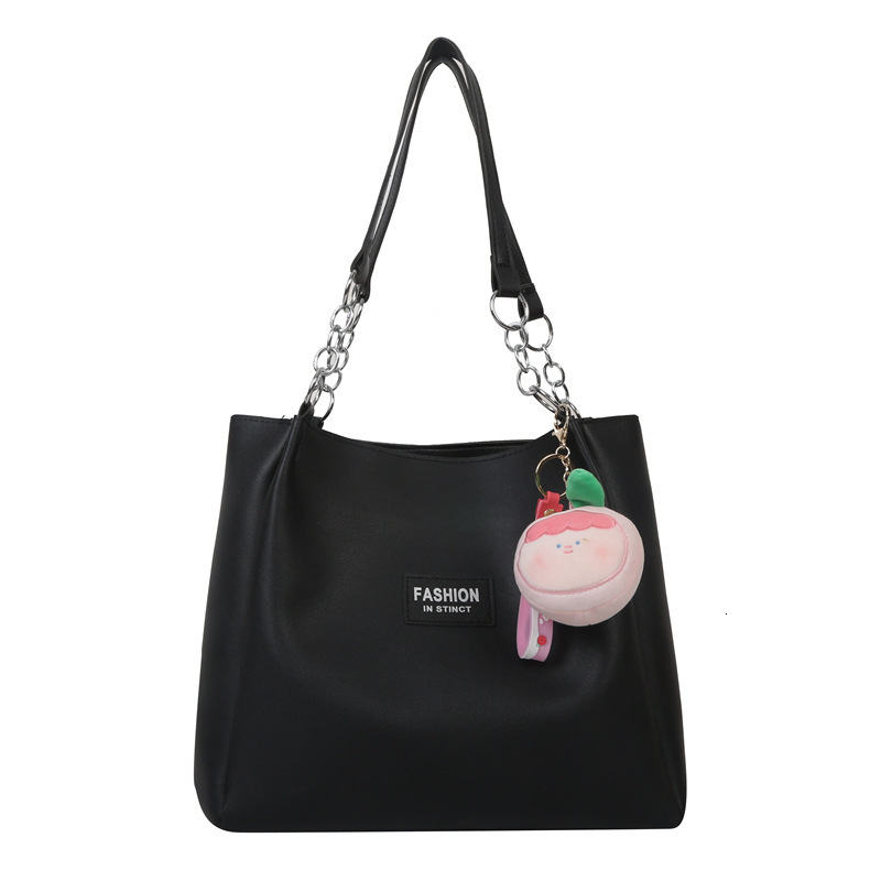 New designer handbag designed specifically for women, featuring large capacity and fashionable commuting bags