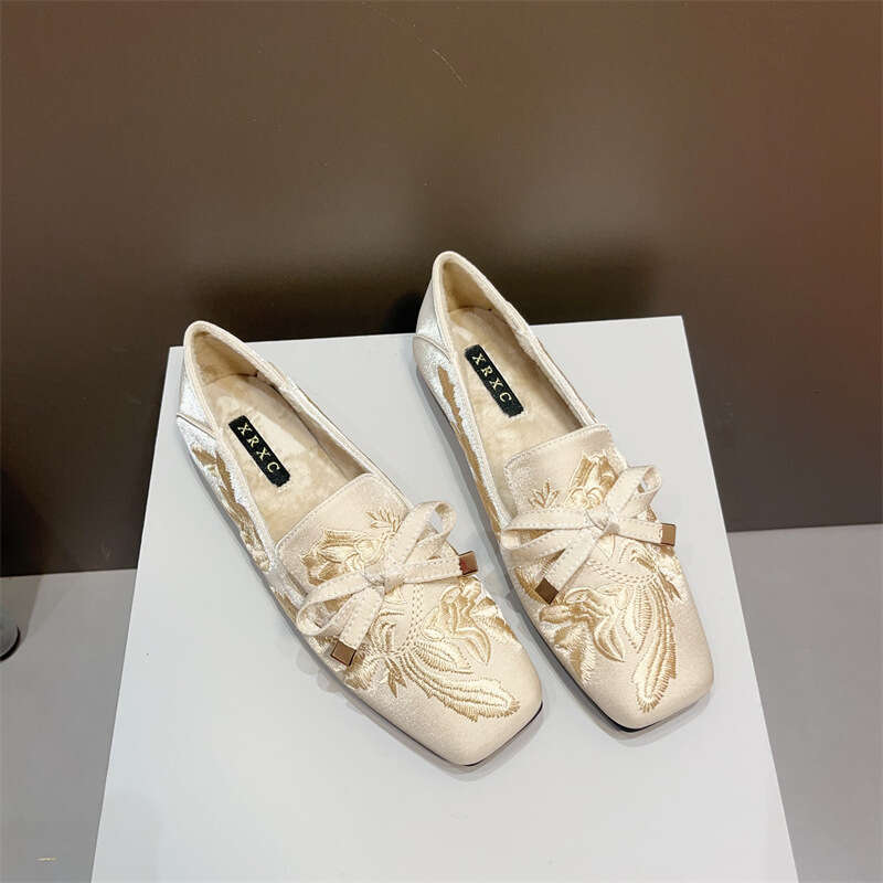 Chinese Style Embroidered Bean Cheongsam Shoes, Elegant Temperament, Butterfly Bow Soft Sole Square Toe With Plush Fur Shoes