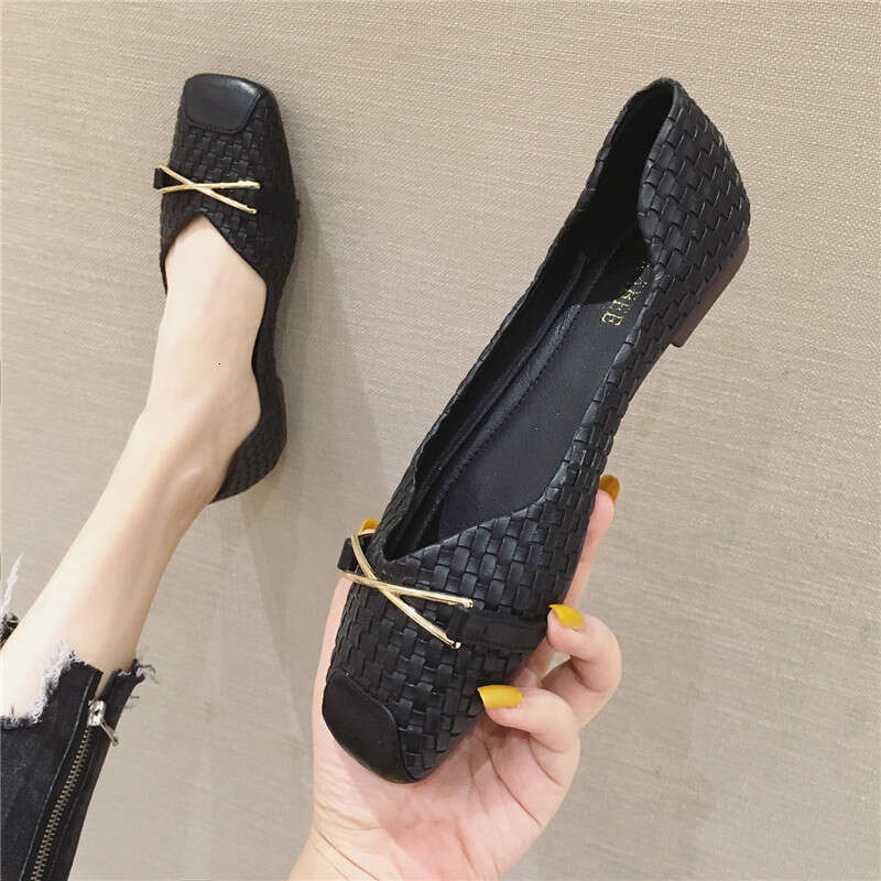 2023 Autumn New Soft Versatile Square Head Shallow Mouth Single For Grandma, Fashionable Woven Flat Bottom Women's Shoes