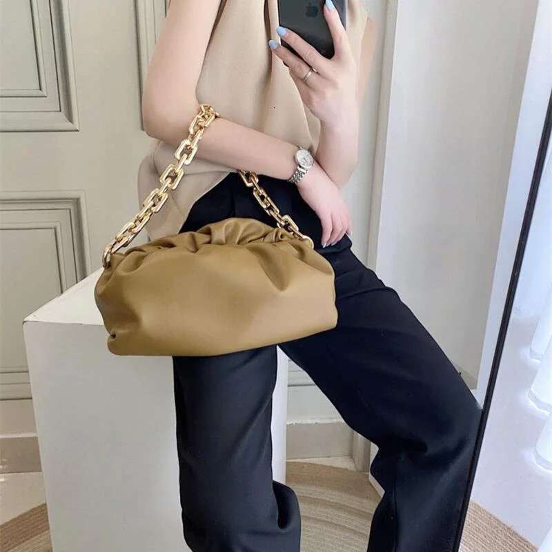 Designer Bag 2024 New Handheld Shoulder Bag With Thick Chain And Wrinkled Cloud Pattern Crossbody Bags For Women Luxury Designer Handbag handbag