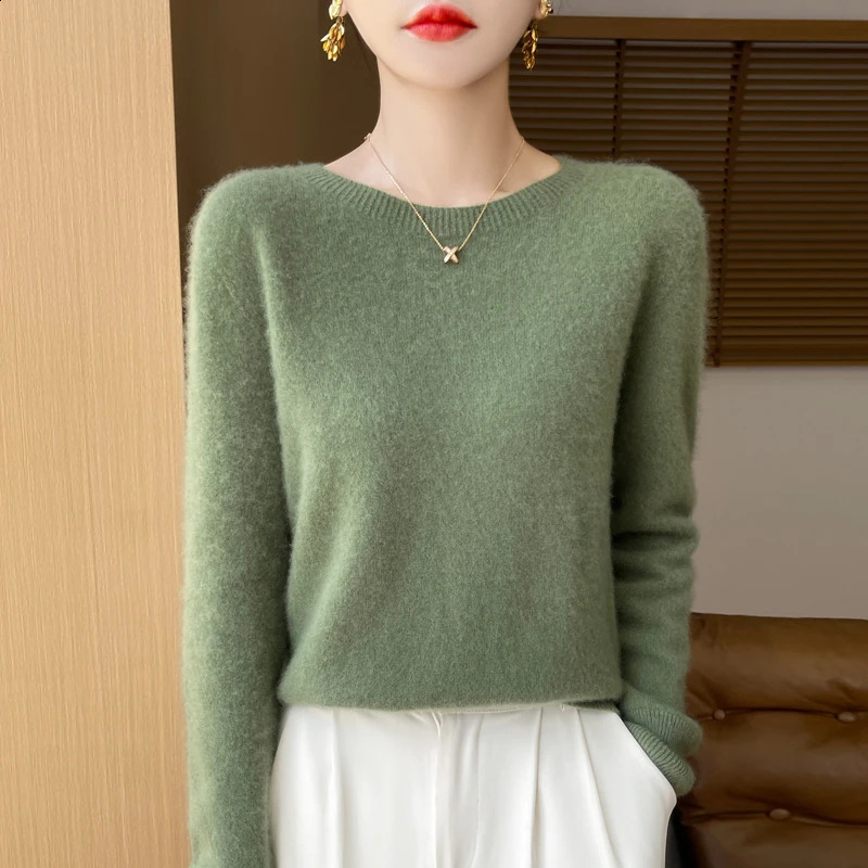 100% Merino solid color sweater ladies autumn and winter solid color O-neck long sleeve warm fashion loose knit sweater 241105