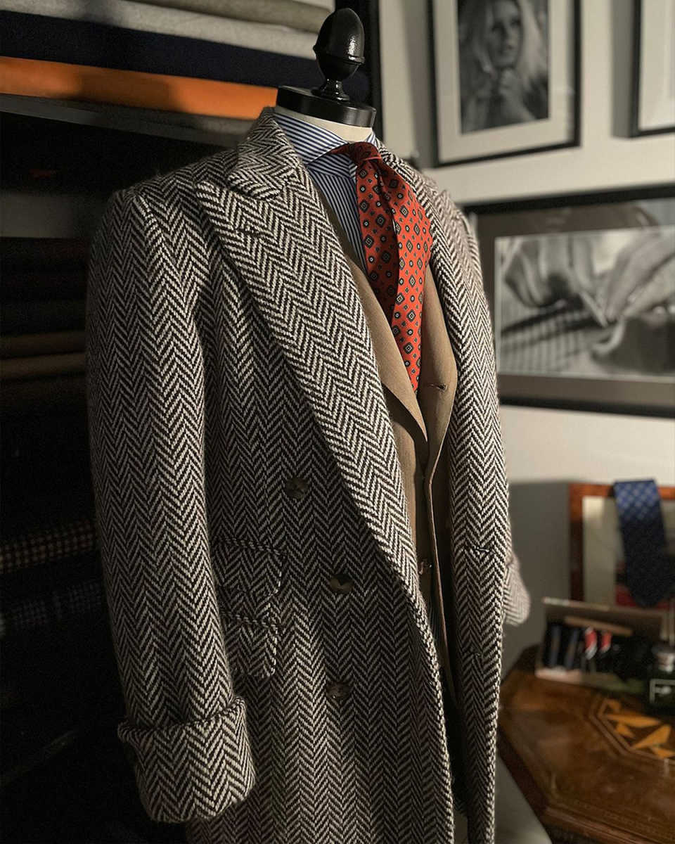Modern Men's Overcoat Peaked Lapel Tailored Wool Blend Jacket Harringbone Blazer Autumn Winter Double Breasted Plus Size Windbreaker Custom Made 