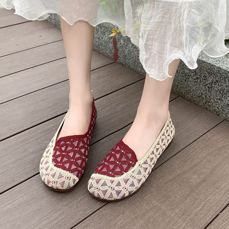 Versatile Women's Knit Footwear Lightweight, Comfortable, and Breathable for All Seasons