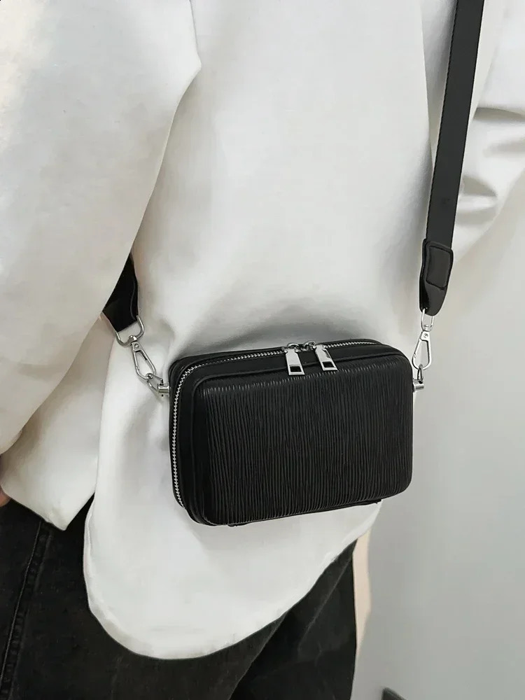 Spring Mens Bag Fashion Simple Cross Body Bag Fashion and Personalized Shoulder Bag Couple Style Neutral 241105