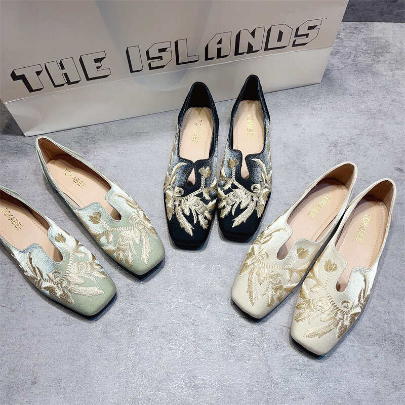 Hand Embroidered New Women's For Summer, Fashionable And Versatile, Square Toe, Chinese Style Hanfu, Flat Bottomed Single Shoes