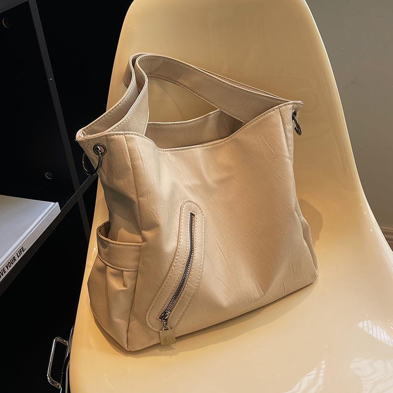 New designer fashionable multifunctional single shoulder one-piece large capacity commuting fashionable women's bag fashion bag