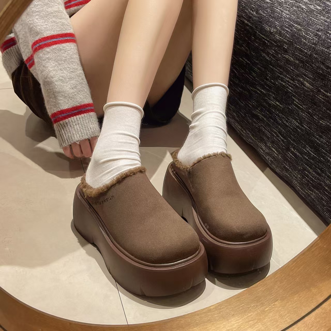 New Women's Pulsh Sanded Leather Veet Platform Women's Fury Winter Cotton Slides Warm Furniture Slippers Boots