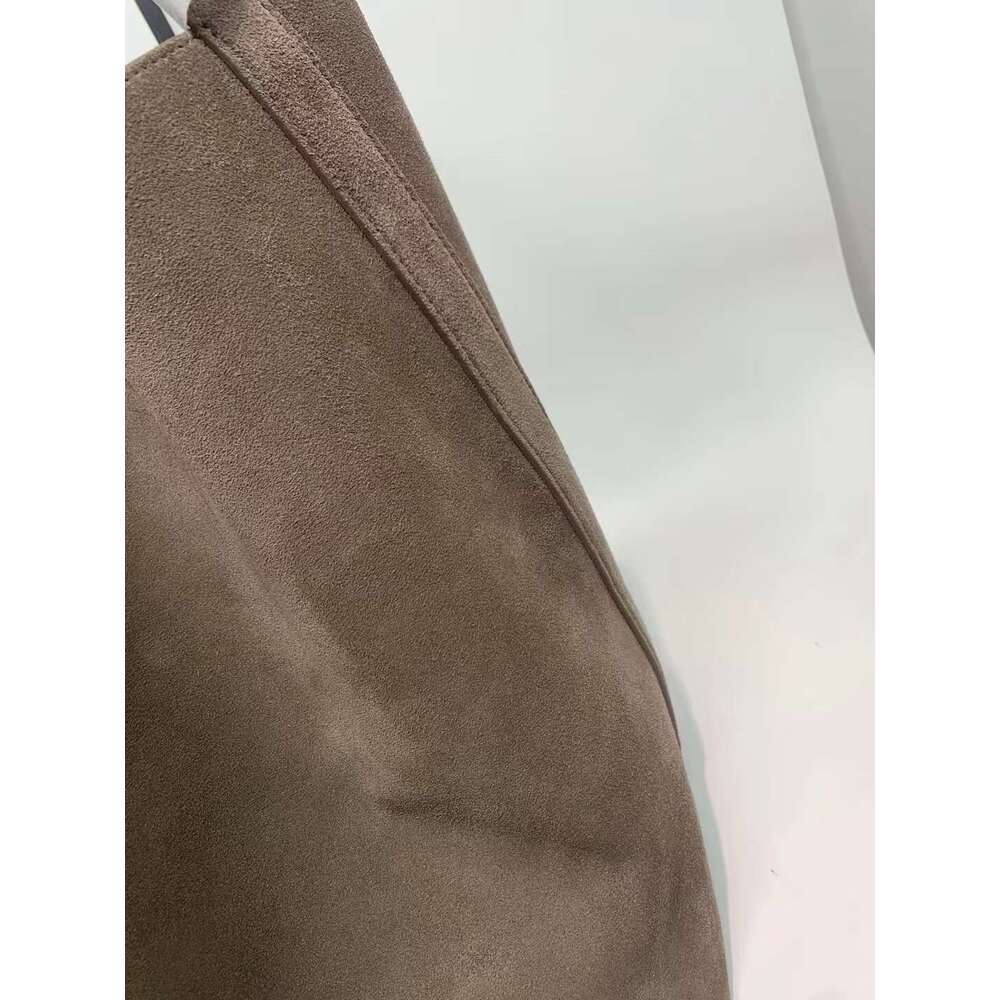 2024 new ladies genuine leather frosted handbag fashionable large capacity shoulder classic and simple bucket bag