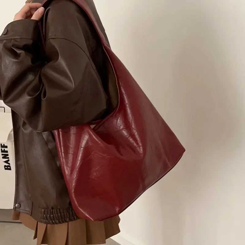 MBTI Fashion Red Womens Shoulder Bag Vintage Designer Large Capacity Casual Tote Bag Autumn and Winter Korean Fashion HandbagC250311